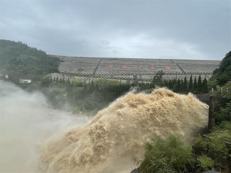 1757291003119060.jpg 水库泄洪.jpg